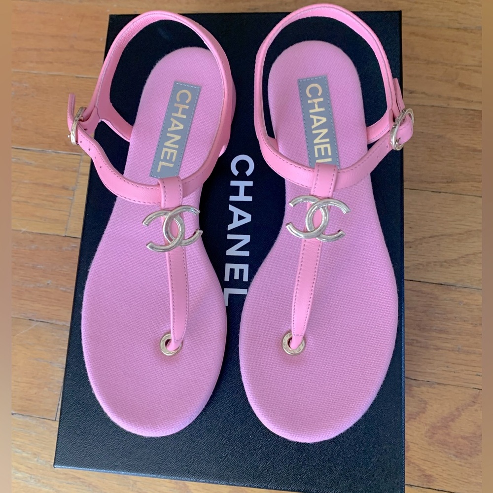 New Chanel Pink Strap Sandals with Logo Size 7 with box